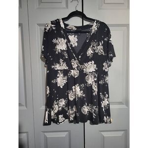 Torrid black/white/gray floral print blouse